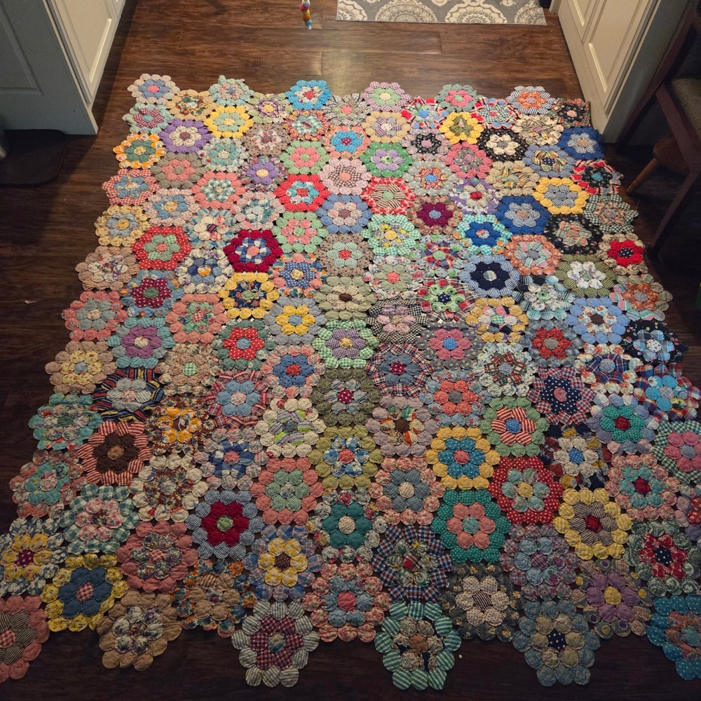 Vintage 1920s Depression Era Handmade Yo-Yo Quilt Top Floral Patchwork 80x92